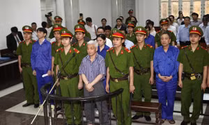 Bị cáo Nguyễn Đức Kiên cùng 8 đồng phạm hầu tòa