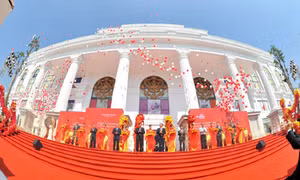 Vincom Center Hạ Long: Náo nức mua sắm trong ngày khai trương