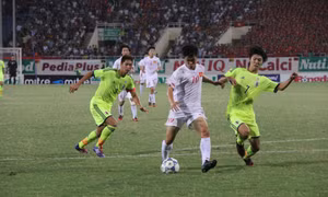 U19 Việt Nam - U19 Nhật Bản: Nợ chồng thêm nợ