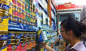 Sẽ kiểm tra giá sữa và cước vận tải