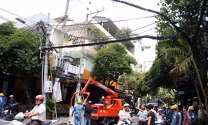 Thợ điện bị giật bất tỉnh trên cột điện