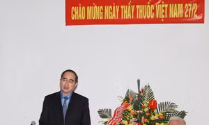 Đồng chí Nguyễn Thiện Nhân thăm Tổng Hội Y học