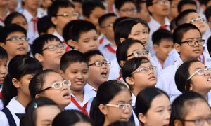 Cứ 4 học sinh có một em bị tật khúc xạ 