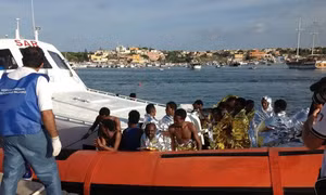 Italy triệt phá đường dây đưa người nhập cư trái phép