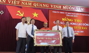 Mừng Giáo sư - Anh hùng Lao động Vũ Khiêu tuổi 100 