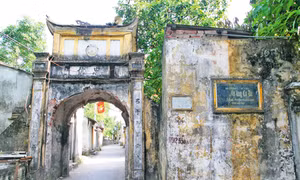 Cổng làng tự truyện