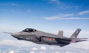 Siêu máy bay F-35B trở lại bầu trời 