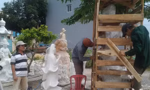 Chàng thanh niên làm giàu từ nghề điêu khắc đá mỹ nghệ truyền thống