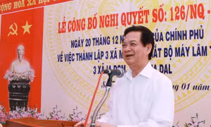 Thủ tướng Nguyễn Tấn Dũng thăm huyện Sa Thầy, tỉnh Kon Tum 