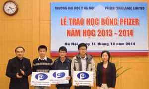 Trao học bổng cho sinh viên ngành y
