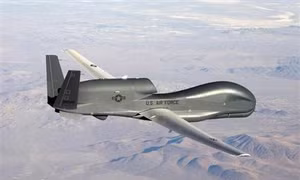 Nhật Bản mua 3 máy bay không người lái Global Hawk