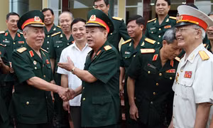 Sư đoàn đầu tiên của quân đội tròn 65 tuổi