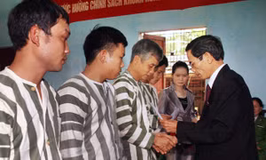 Hà Nội: Giảm án, tha tù cho 230 phạm nhân 