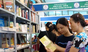 Bảo đảm hàng hóa cho mùa khai trường