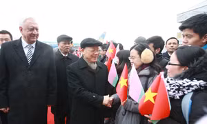 Tổng Bí thư gặp mặt thân mật cộng đồng người Việt Nam tại Belarus