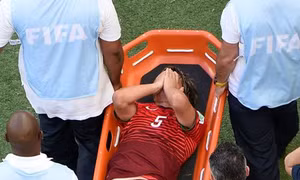 Fabio Coentrao chia tay World Cup vì chấn thương