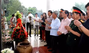 Người Việt tại Lào dâng hương tưởng nhớ các anh hùng liệt sĩ 