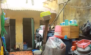 Chật chội phố cổ