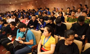 Tuyên dương những con em xuất sắc của đồng bào