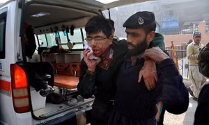 Taliban thảm sát trường học Pakistan, bắn chết hơn 100 trẻ em 