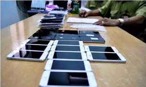 Tạm giữ lô hàng 20 chiếc Iphone 6 lậu