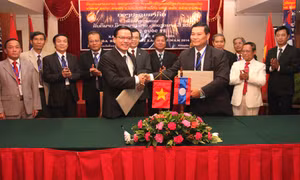 Việt - Lào quyết tâm bảo vệ đường biên giới hòa bình, hữu nghị