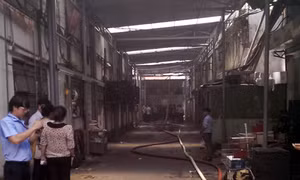 Cháy siêu thị Co.op mart, hàng trăm người bỏ chạy