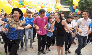 “Mang âm nhạc đến bệnh viện” tới Hà Nam