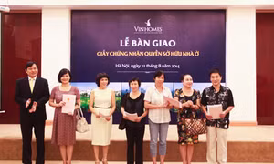 Thêm hàng trăm khách hàng Vinhomes nhận sổ đỏ
