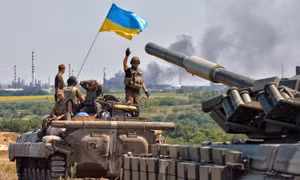 Người Nga và Ukraine trái ngược quan điểm về Donbass