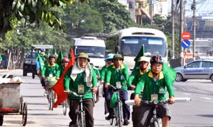 Người cao tuổi Hà Nội đạp xe kết nối Cây di sản