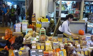 Chợ truyền thống loay hoay chuyển đổi 