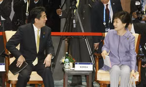 Lãnh đạo Nhật-Hàn trao đổi trong bữa tối APEC