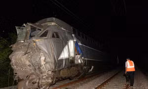 Tàu hỏa đâm tàu siêu tốc TGV Pháp