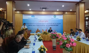 Tăng ni, phật tử tham gia bảo đảm trật tự an toàn giao thông 