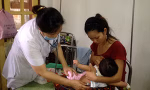 Đề phòng biến chứng nặng sởi giai đoạn cuối mùa