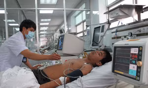 Tích cực cứu chữa ngư dân bị bệnh trên ngư trường Trường Sa