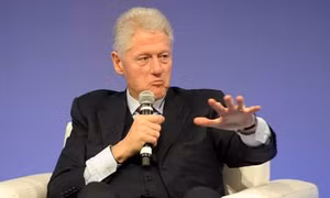 Cựu Tổng thống Mỹ Bill Clinton nhập viện