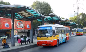 Giá vé xe buýt tăng tới 40% từ 1/5