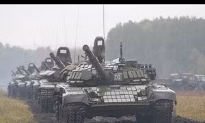 NATO: 12.000 quân Nga đang ở sát biên giới Ukraine