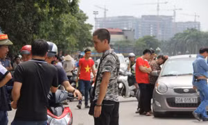 Hạ nhiệt vé “chợ đen” 