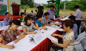 Bàn giao đất dịch vụ cho người dân Xuân Quan