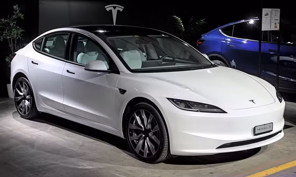 Tesla giới thiệu phiên bản mới của mẫu Model 3. Ảnh: Wikimedia Commons
