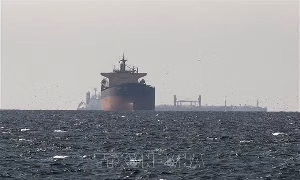 Ngoại giao Hormuz bế tắc, nguồn cung dầu toàn cầu chịu thêm sức ép