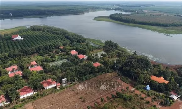Đất có 'sổ đỏ' bất ngờ rơi vào hành lang bảo vệ hồ Suối Giai