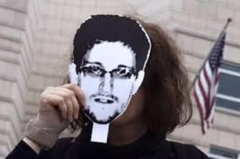 Doanh nhân Nga ăn theo thương hiệu Snowden ảnh 2