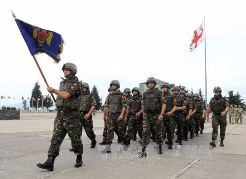 Nga lên tiếng việc NATO tăng hoạt động quân sự gần biên giới ảnh 1