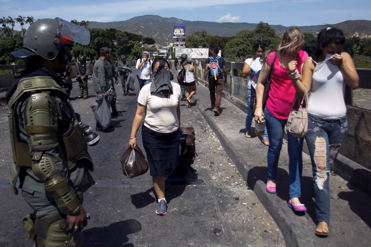 Colombia và Venezuela đóng cửa biên giới ảnh 1
