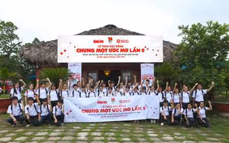 Trao 50 suất học bổng “Chung một ước mơ” ảnh 1