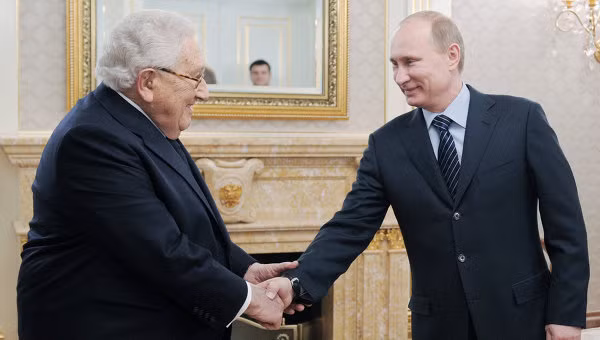 Tổng thống Nga tiếp cựu Ngoại trưởng Mỹ Henry Kissinger ảnh 1